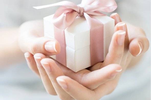Sending birthday gifts Gửi quà sinh nhật